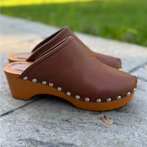 Brown clogs mules Studded Platform lightweight women’s size 7
